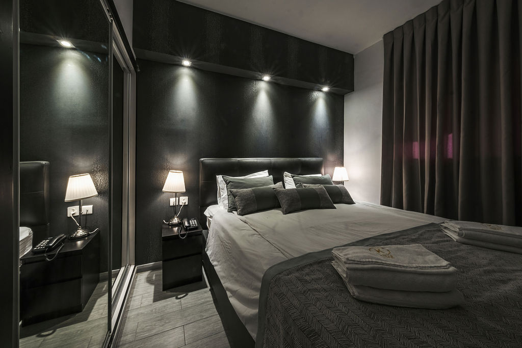 Deluxe Suite — 6